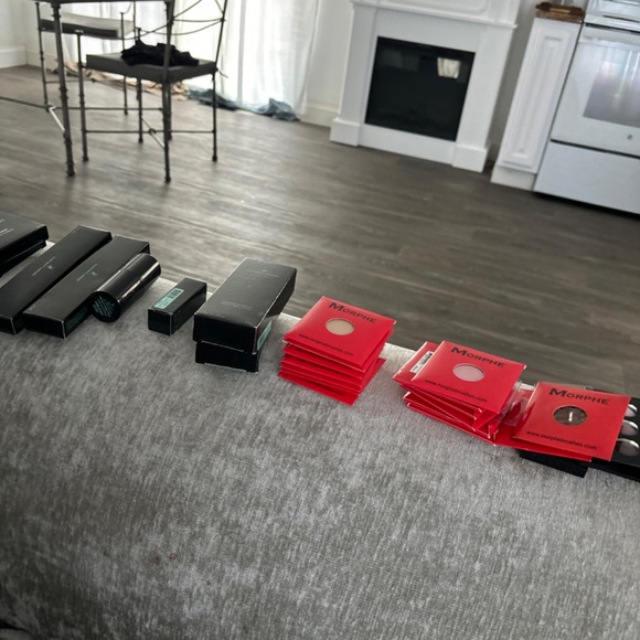 97 items Vincent Longo Assorted Cosmetics - Picture 2 of 16